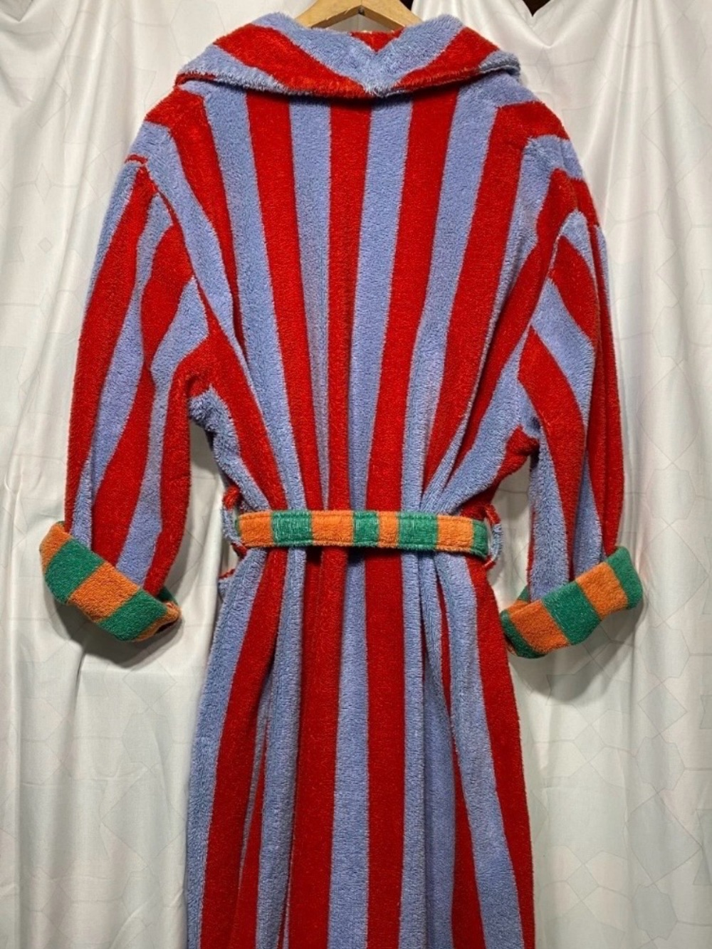 Dusen Dusen Robe - Picture 2 of 7